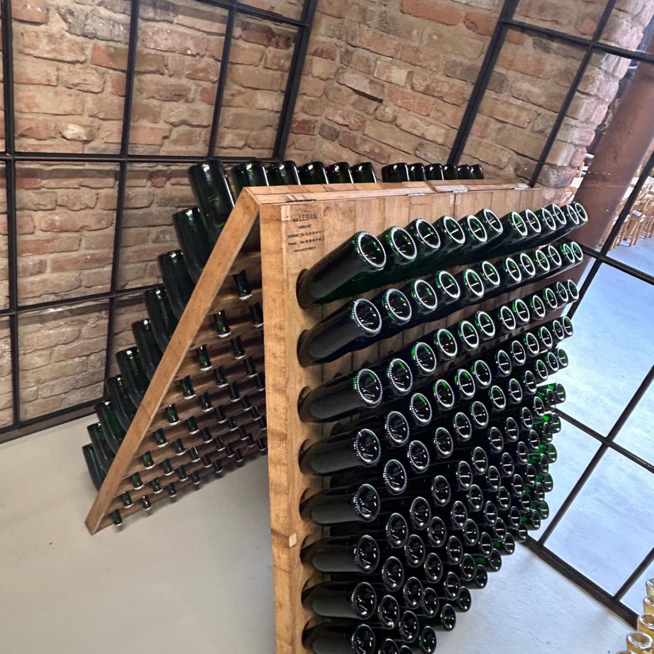 Výroba vlastního sektu v Hotelu Kurdějov