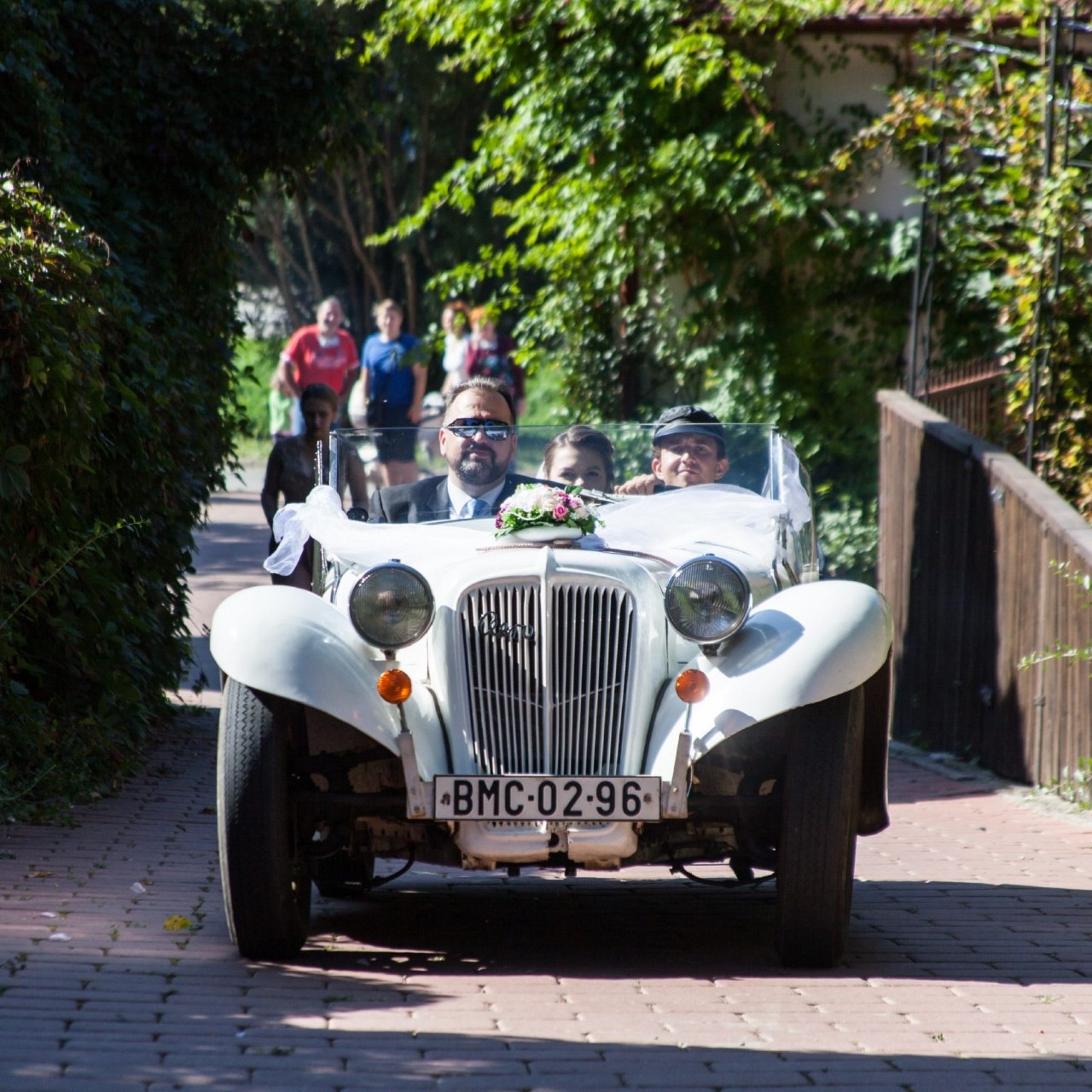 Parkování pro každý pokoj v Hotelu Kurdějov